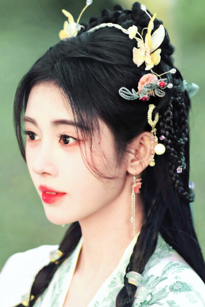 鞠婧祎
