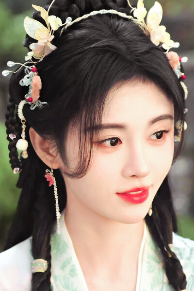 鞠婧祎