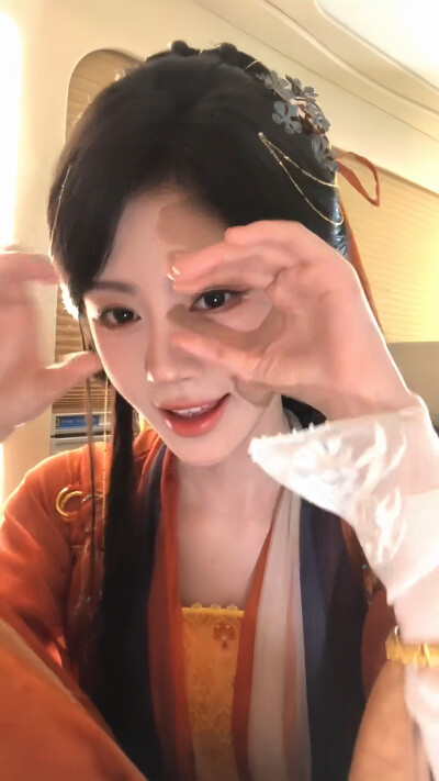 鞠婧祎