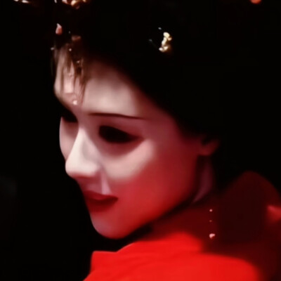 她的眼她的鼻她的唇