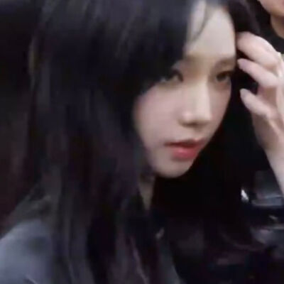 爱亦碰灰，雨也变灰