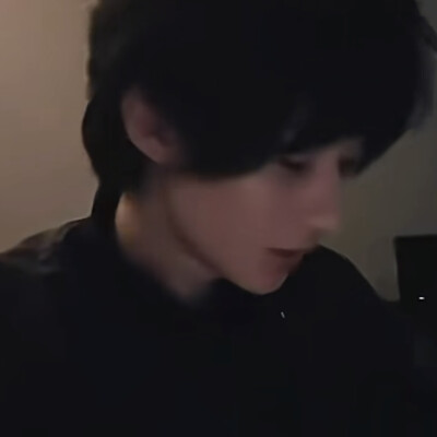 李灿荣