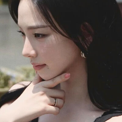 爱亦碰灰，雨也变灰