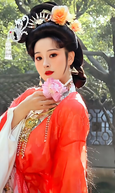 奴儿娇媚眼，芳心自难漪。