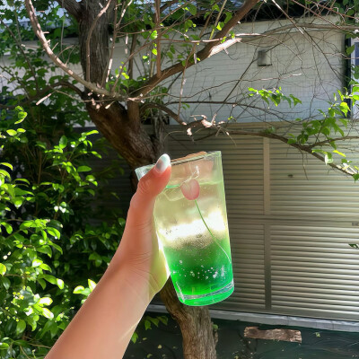 图源ks：偷喝汽水
