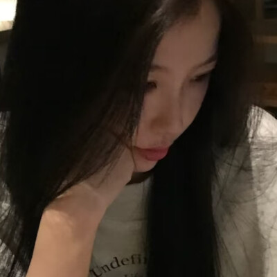认真追剧的小林老师