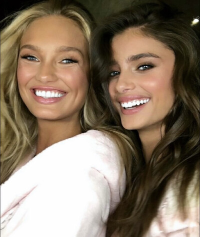 Taylor Hill, Romee Strijd