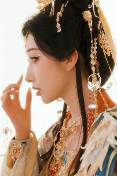 邓寓君