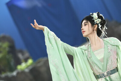 鞠婧祎