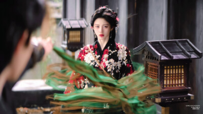 鞠婧祎｜露芜衣