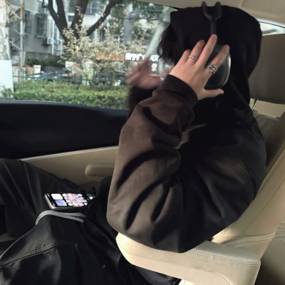 头像丨男头 彼此沉默太久连问候也需要勇气