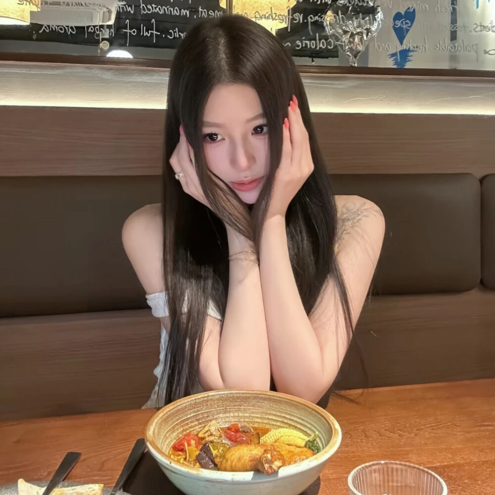 女