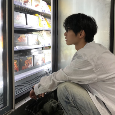 头像丨男头 彼此沉默太久连问候也需要勇气