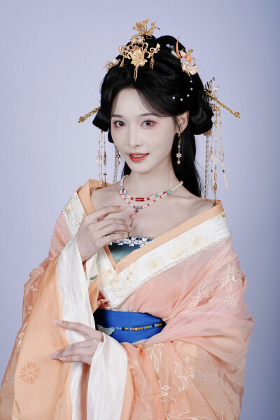 报告摄政王，公主又去选面首了 甜九洛∣容昭