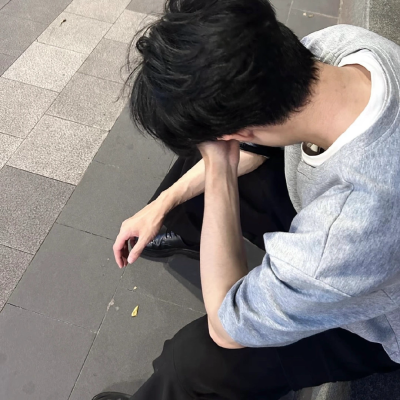 头像丨男头 彼此沉默太久连问候也需要勇气