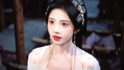 鞠婧祎｜露芜衣