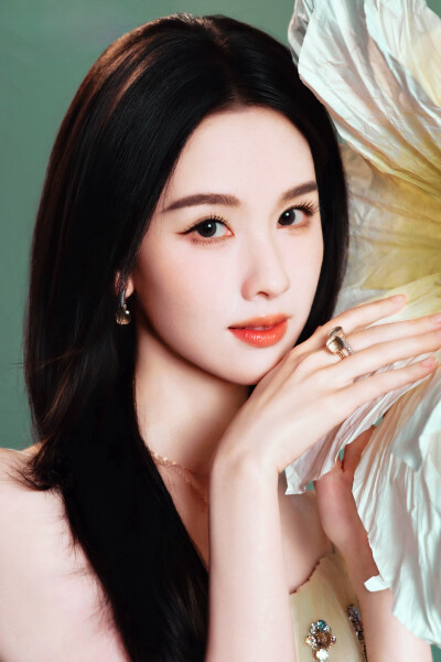 陈都灵