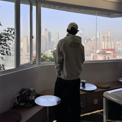 头像丨男头 你问我对你什么感觉 看歌名就知道了