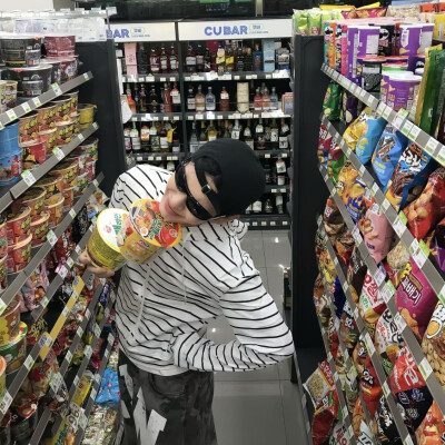 头像丨男头 你问我对你什么感觉 看歌名就知道了