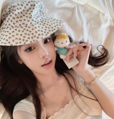 女头ᯠ _   ̫  _ ᯄ ੭ 
