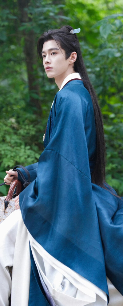 何与《百花杀》萧华雍