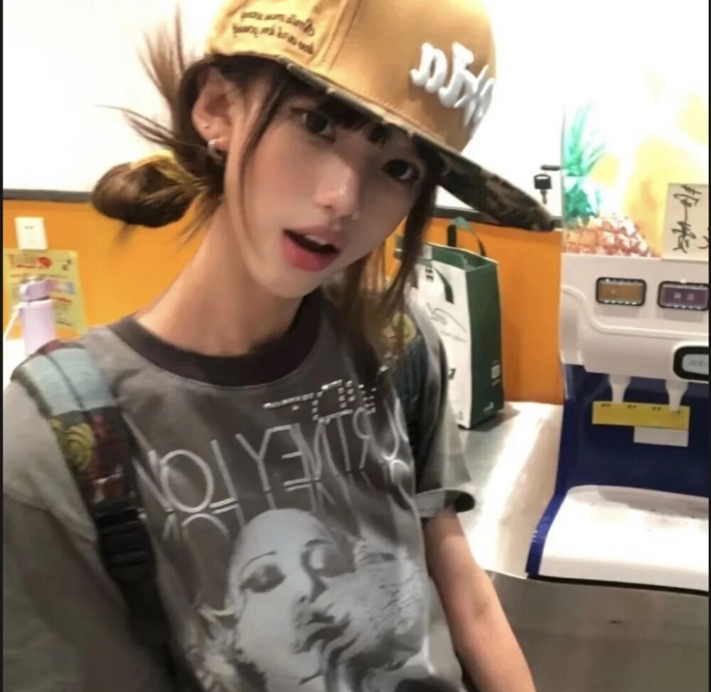女头ᯠ _   ̫  _ ᯄ ੭ 