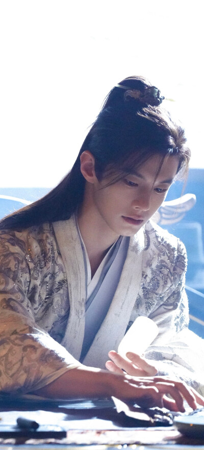 何与《百花杀》萧华雍