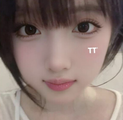 天真二字描述，你显得楚楚动人。