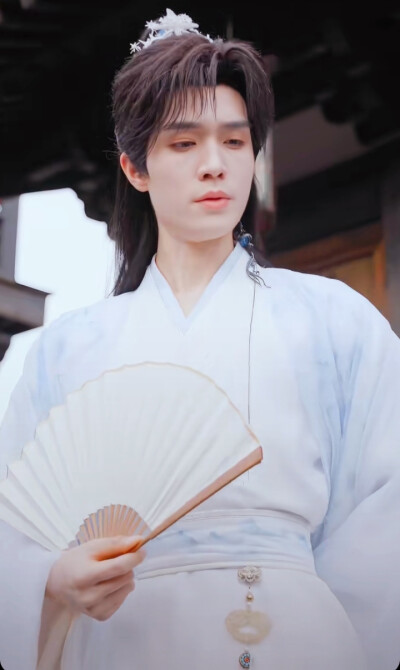 梁思伟