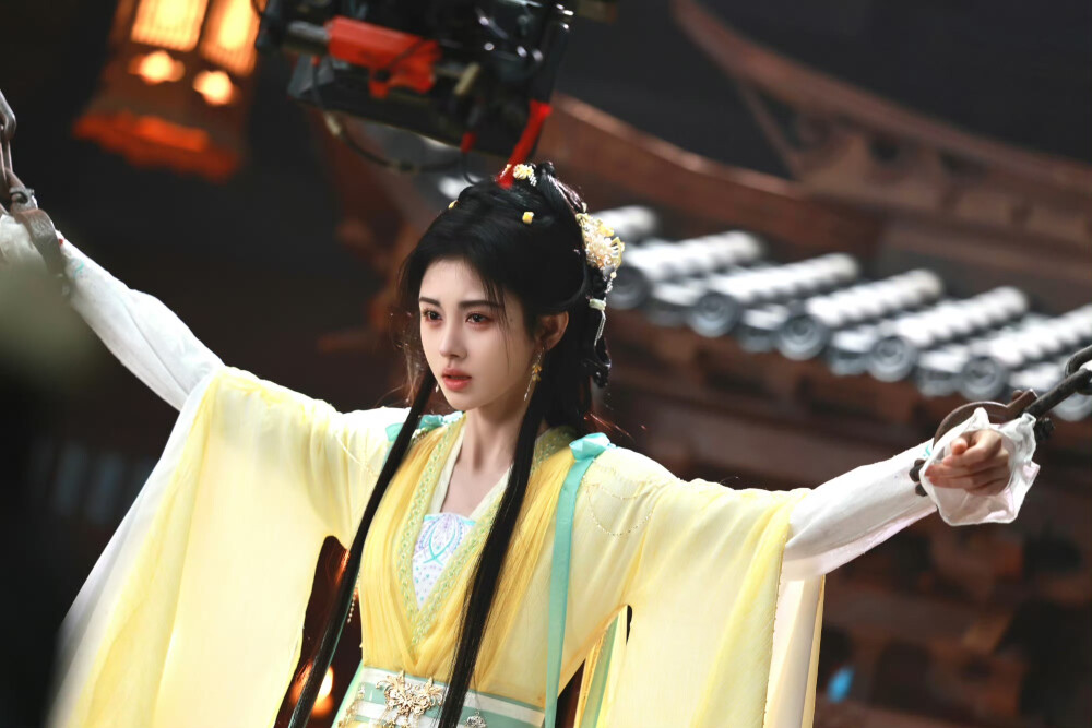 鞠婧祎
