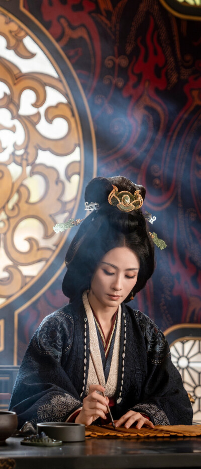 陶昕然《雀骨》何太后