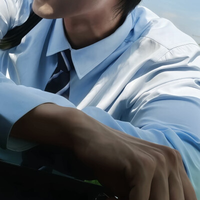 头像丨男头 心跳比我先认出你