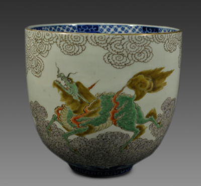 现代 日本描金五彩麒麟瓷缸
上海博物馆藏
