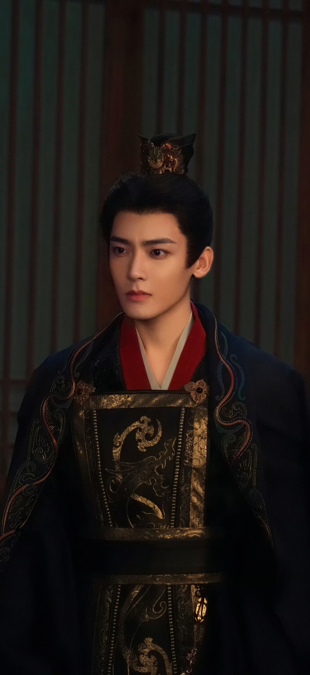 侯明昊《雀骨》萧无衣
