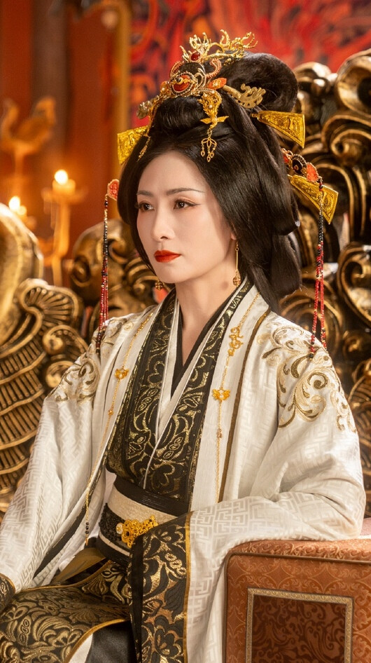 陶昕然《雀骨》何太后