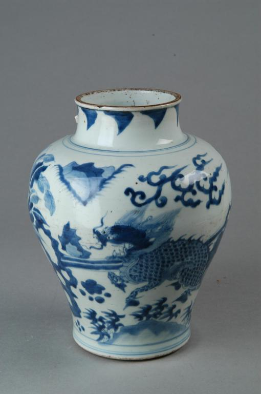 清代 青花麒麟罐
河南博物院
