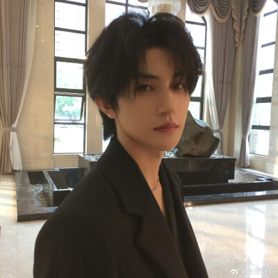 张翅