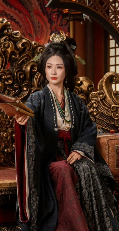 陶昕然《雀骨》何太后