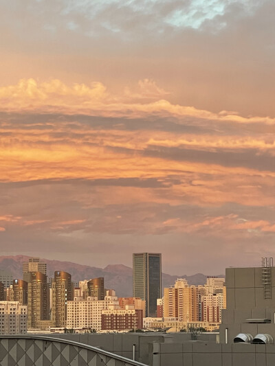 窗边的橘子海天空