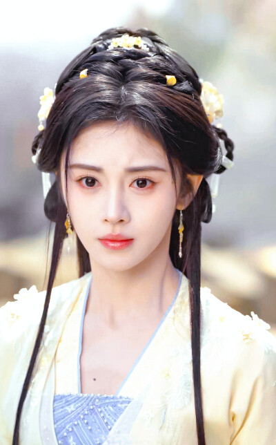 鞠婧祎