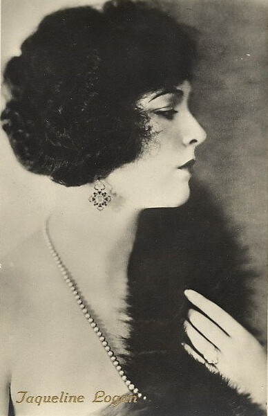 杰奎琳·洛根
Jacqueline Logan ​