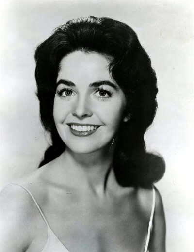 默娜·费伊
Myrna Fahey ​