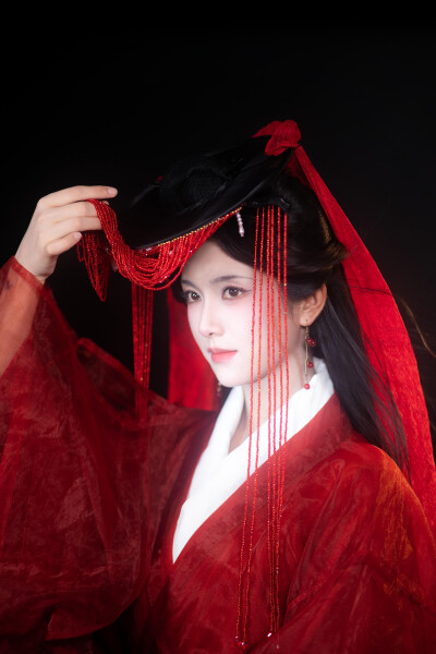 碎玉谋 卢鹿鹿∣许婉若