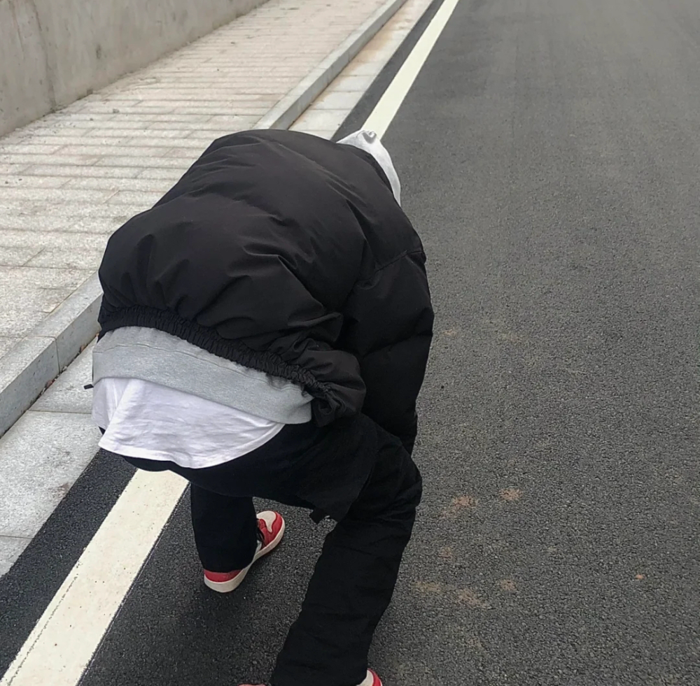 头像丨男头 时间在推移反反复复只会前进