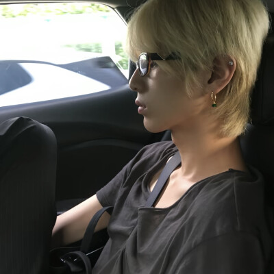 头像丨男头 等一切结束后我们就去游山玩水