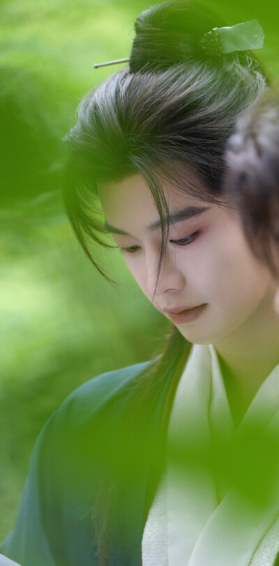 何与《百花杀》萧华雍