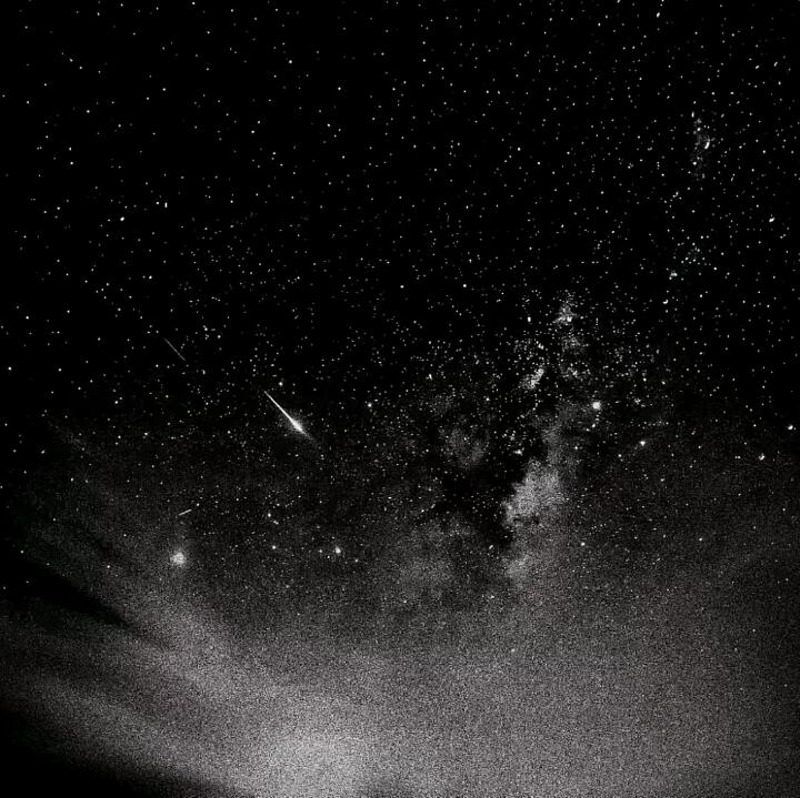 黑色系星空背景图