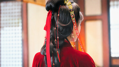 《雀骨》谢嘉鱼（艾米饰）