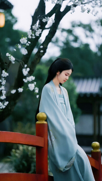 莫离