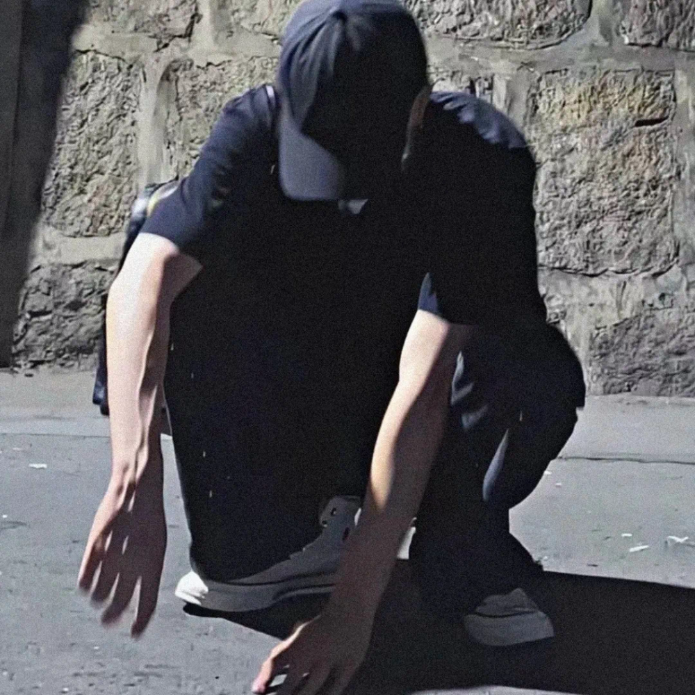 头像丨男头 就是喜欢才会跟你闹情绪啊

